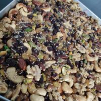 مربعات التمر بالمكسرات